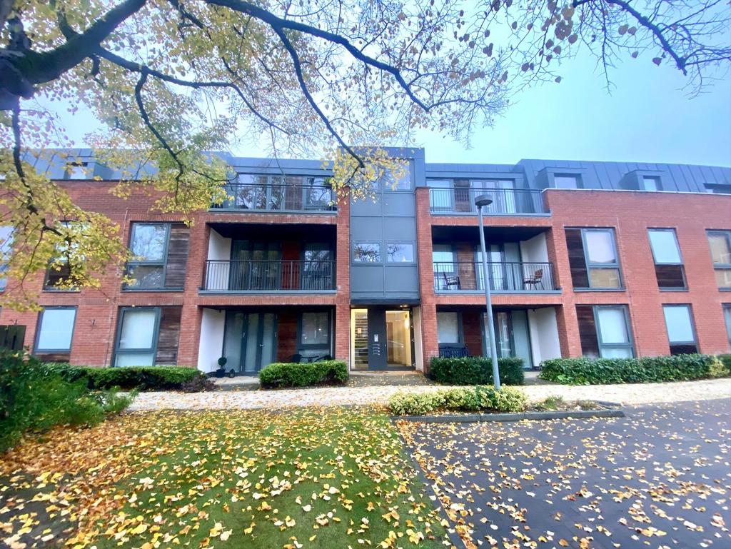 South Meadow Road, St. Crispin... 1 bed apartment £700 pcm (£162 pw)