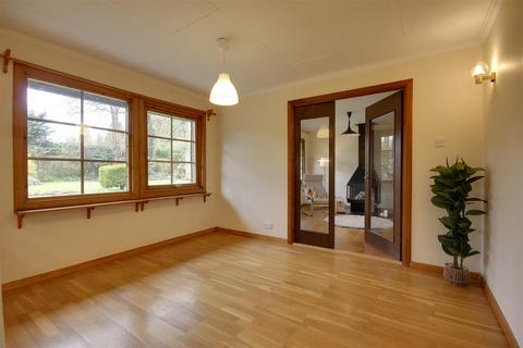 5 Hall Park, Swanland, North Ferriby, HU14 3NL