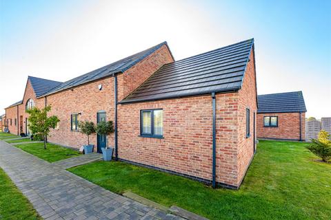 6 Lea Manor Gardens, Albrighton, Wolverhampton, WV7 3DD