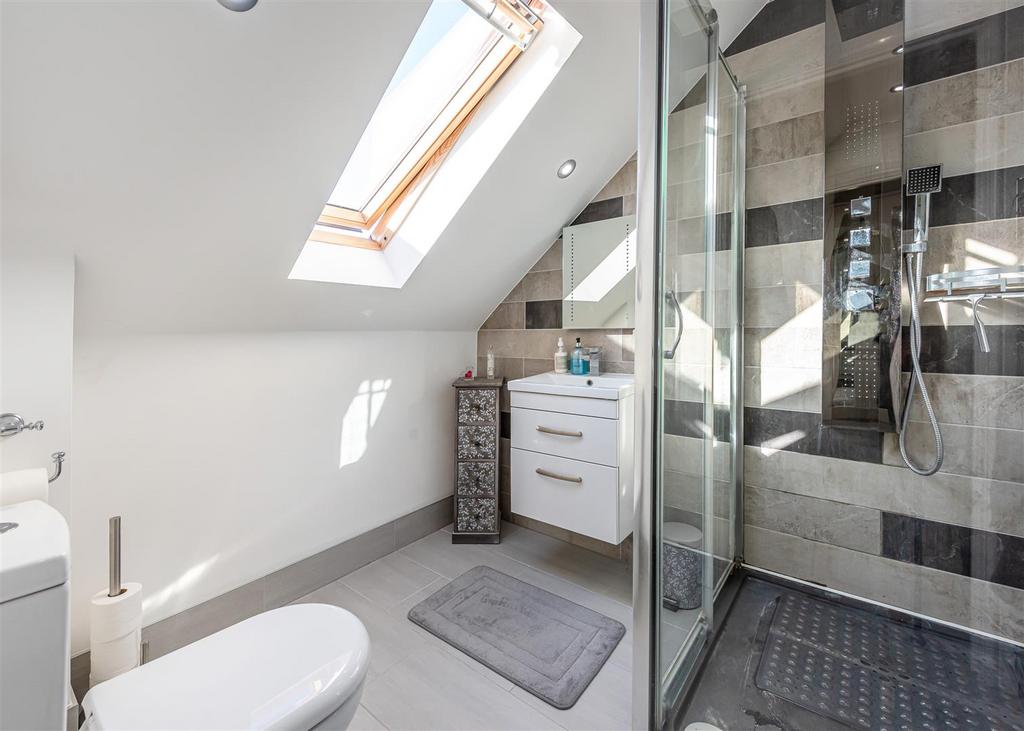 6 Lea Manor Gardens-bed1 ensuite.jpg