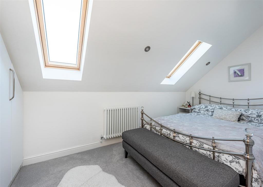 6 Lea Manor Gardens-bed2.jpg