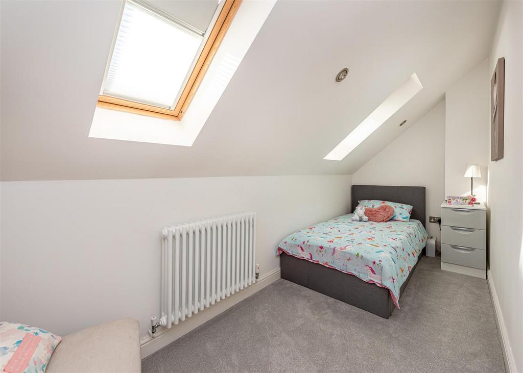 6 Lea Manor Gardens-bed3.jpg