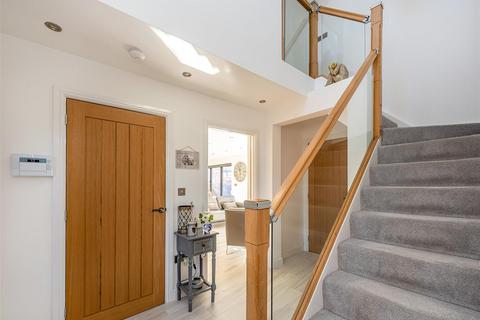 6 Lea Manor Gardens, Albrighton, Wolverhampton, WV7 3DD