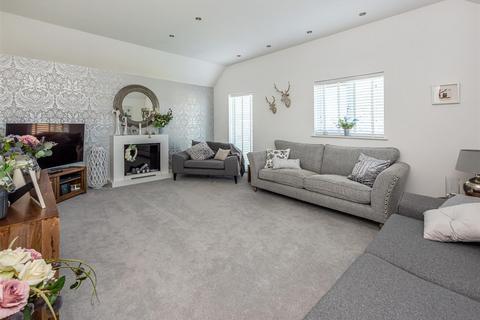 6 Lea Manor Gardens, Albrighton, Wolverhampton, WV7 3DD