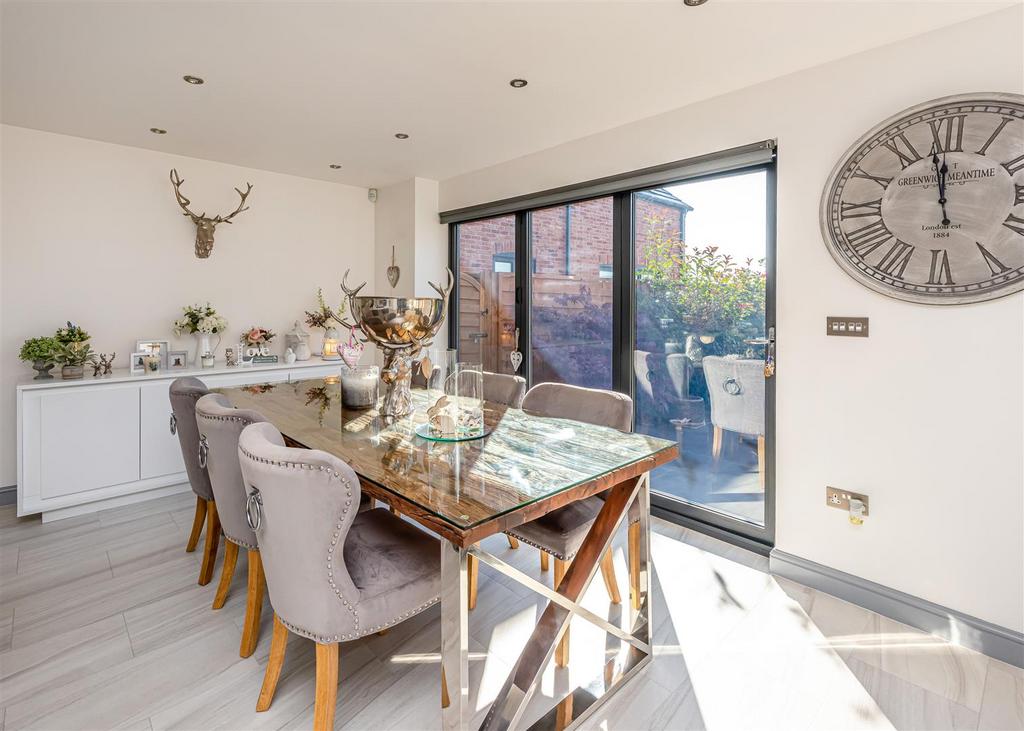6 Lea Manor Gardens-kitchen3.jpg