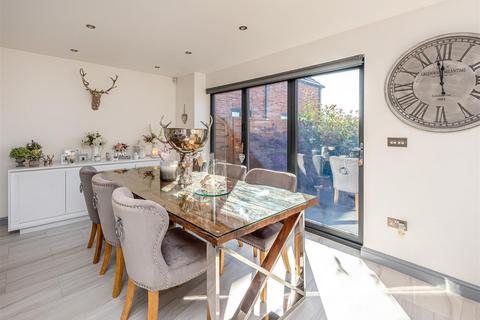 6 Lea Manor Gardens, Albrighton, Wolverhampton, WV7 3DD
