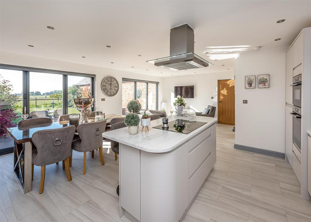 6 Lea Manor Gardens-kitchen6.jpg