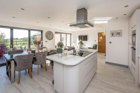 6 Lea Manor Gardens, Albrighton, Wolverhampton, WV7 3DD