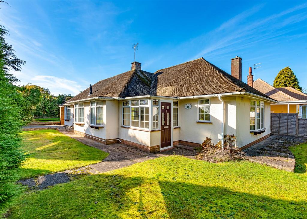 40 Oaken Park, Codsall, Wolverhampton 2 bed detached bungalow for sale