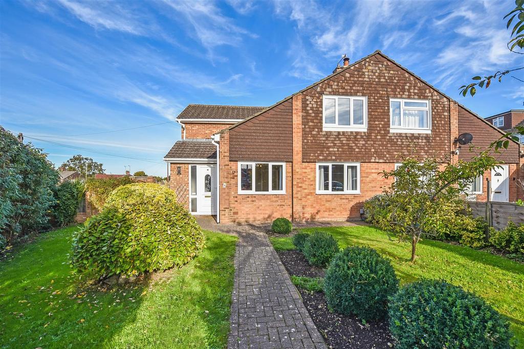 Barcelona Close, Andover 3 bed semidetached house for sale £365,000