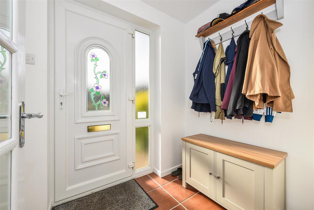 Barcelona Close, Andover 3 bed semidetached house £365,000