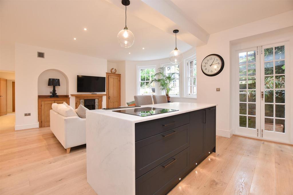 Pevensey Road, St. LeonardsOnSea 2 bed flat for sale £350,000