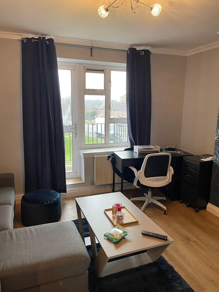 One bedroom flat for sale on oxhey drive, watford