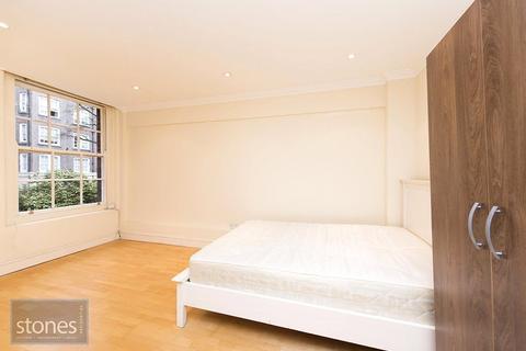 Studio to rent, Grove End Road, St Johns Wood, London, NW8