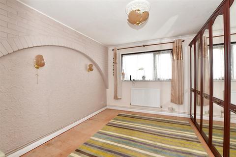 48 Bourne Close, Laindon, Basildon, SS15 6DG