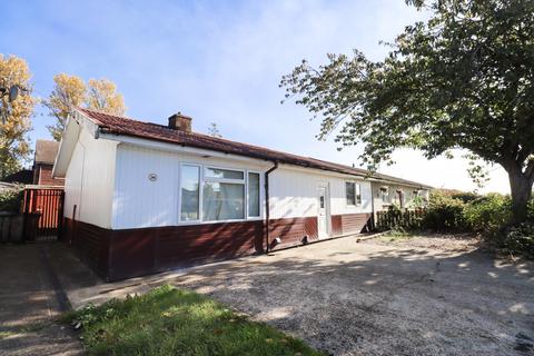 3 bedroom semi-detached bungalow for sale - Derwent Road, DN16