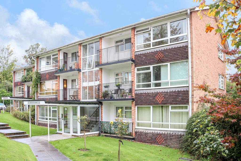 Winnals Park, Paddockhall Road, Haywards Heath, RH16 2 bed flat £275,000 Winnals Park, Paddockhall Road, Haywards Heath, RH16 2 bed flat £275,000