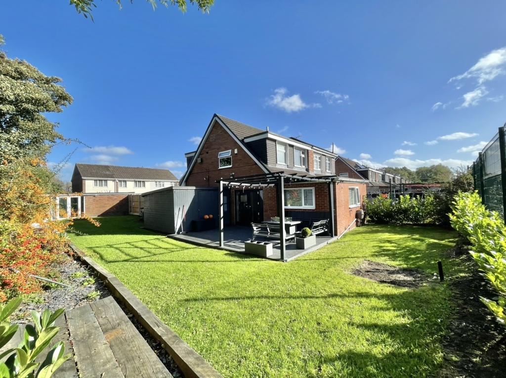 Silverstone Grove, Lydiate, Liverpool 3 bed semidetached house for