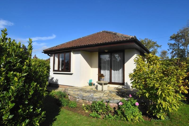 West Stour Gillingham SP8 5SE 2 bed park home £215,000
