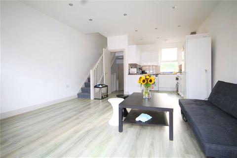 3 bedroom apartment to rent, Whitehorse Lane, London, SE25