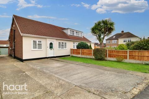 4 Kersey Gardens, Romford, RM3 0ER