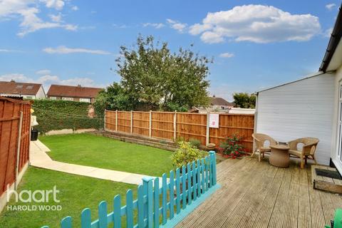 4 Kersey Gardens, Romford, RM3 0ER