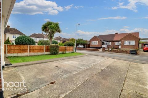 4 Kersey Gardens, Romford, RM3 0ER