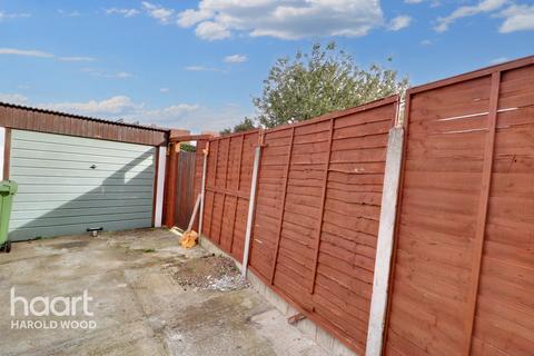 4 Kersey Gardens, Romford, RM3 0ER