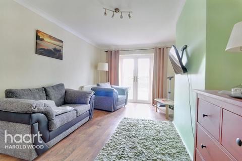 4 Kersey Gardens, Romford, RM3 0ER