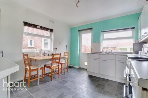 4 Kersey Gardens, Romford, RM3 0ER