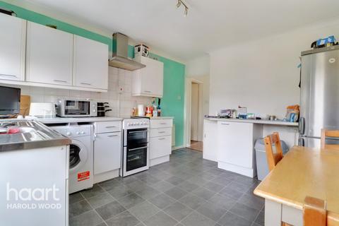 4 Kersey Gardens, Romford, RM3 0ER