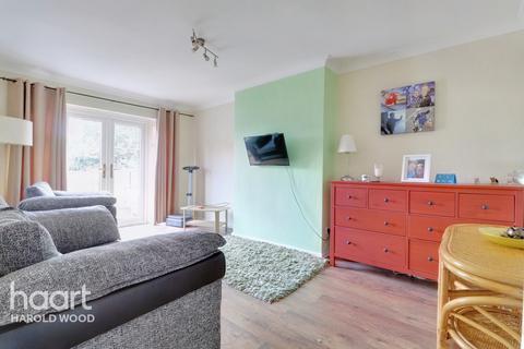4 Kersey Gardens, Romford, RM3 0ER
