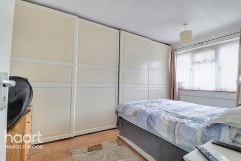 4 Kersey Gardens, Romford, RM3 0ER