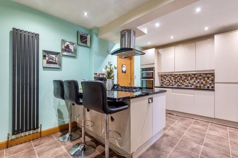 5 bedroom semi-detached house for sale - Cheney Row, London, Greater London, E17