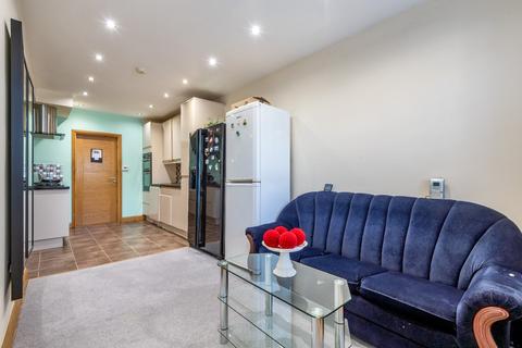 5 bedroom semi-detached house for sale - Cheney Row, London, Greater London, E17
