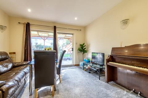 32 Cheney Row, London, E17 5ED