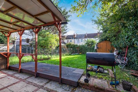 32 Cheney Row, London, E17 5ED