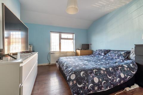 32 Cheney Row, London, E17 5ED