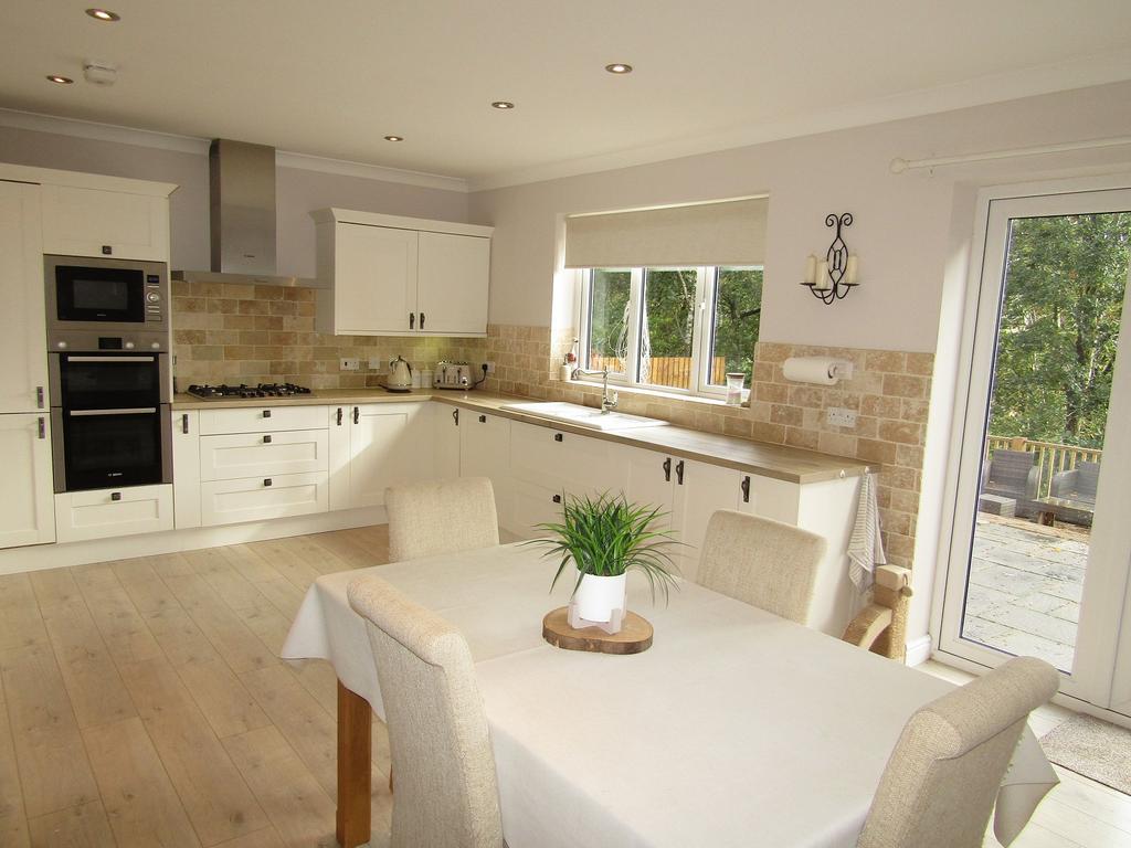 Kitchen/dining/family room