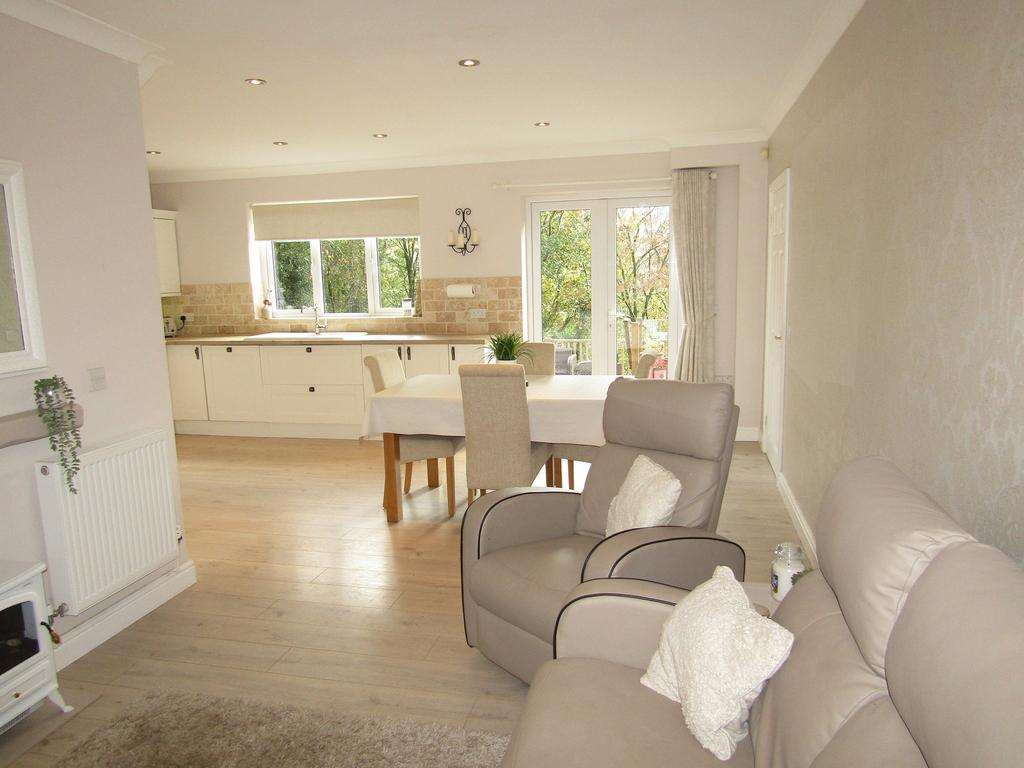 Kitchen/dining/family room