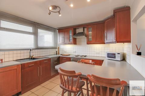 32 Brook Drive, Wickford, SS12 9EQ