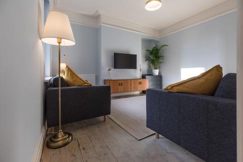 1 bedroom in a house share to rent, West Street, Stalybridge SK15