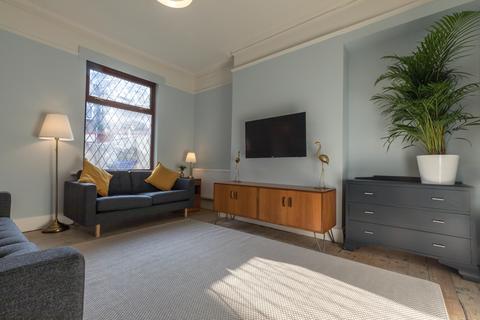 1 bedroom in a house share to rent, West Street, Stalybridge SK15