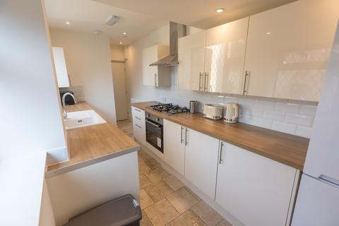 1 bedroom in a house share to rent, West Street, Stalybridge SK15