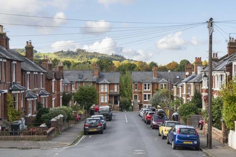 4 bedroom semi-detached house to rent, Wathen Road, Dorking