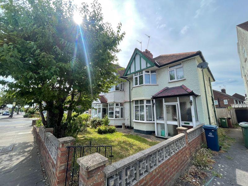 Camrose Avenue, Edgware 3 bed semidetached house £525,000
