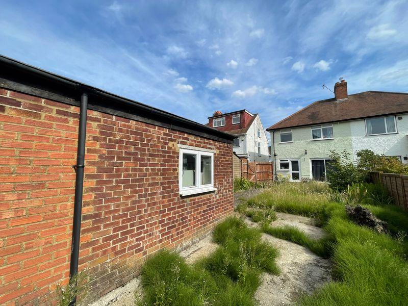 Camrose Avenue, Edgware 3 bed semidetached house £525,000