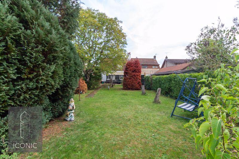 Alford Grove, Sprowston, Norwich 3 bed semidetached house £280,000