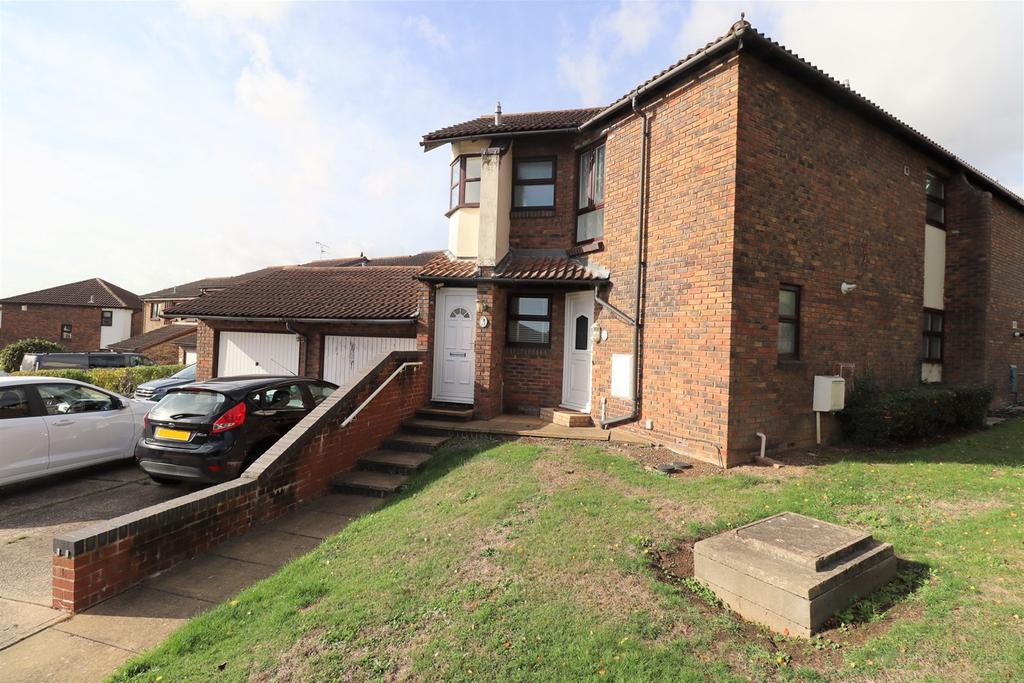 The Vale, Basildon, SS16 1 bed £190,000