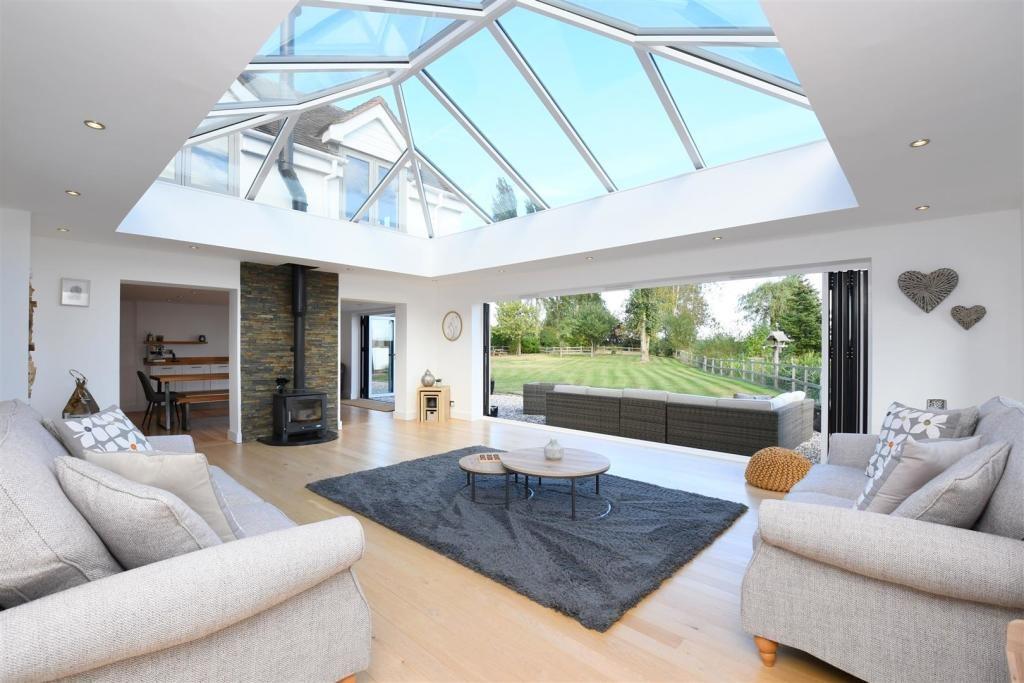 Main Road, Harlaston, Tamworth, B79 4 bed detached house for sale £